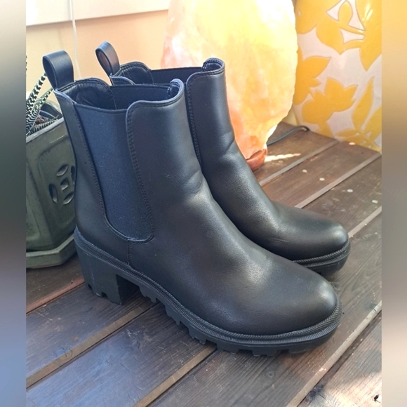 Black Chelsea Boots - Picture 2 of 10